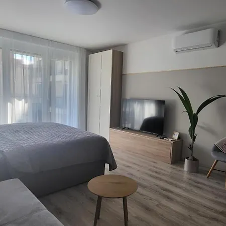 River Living 公寓